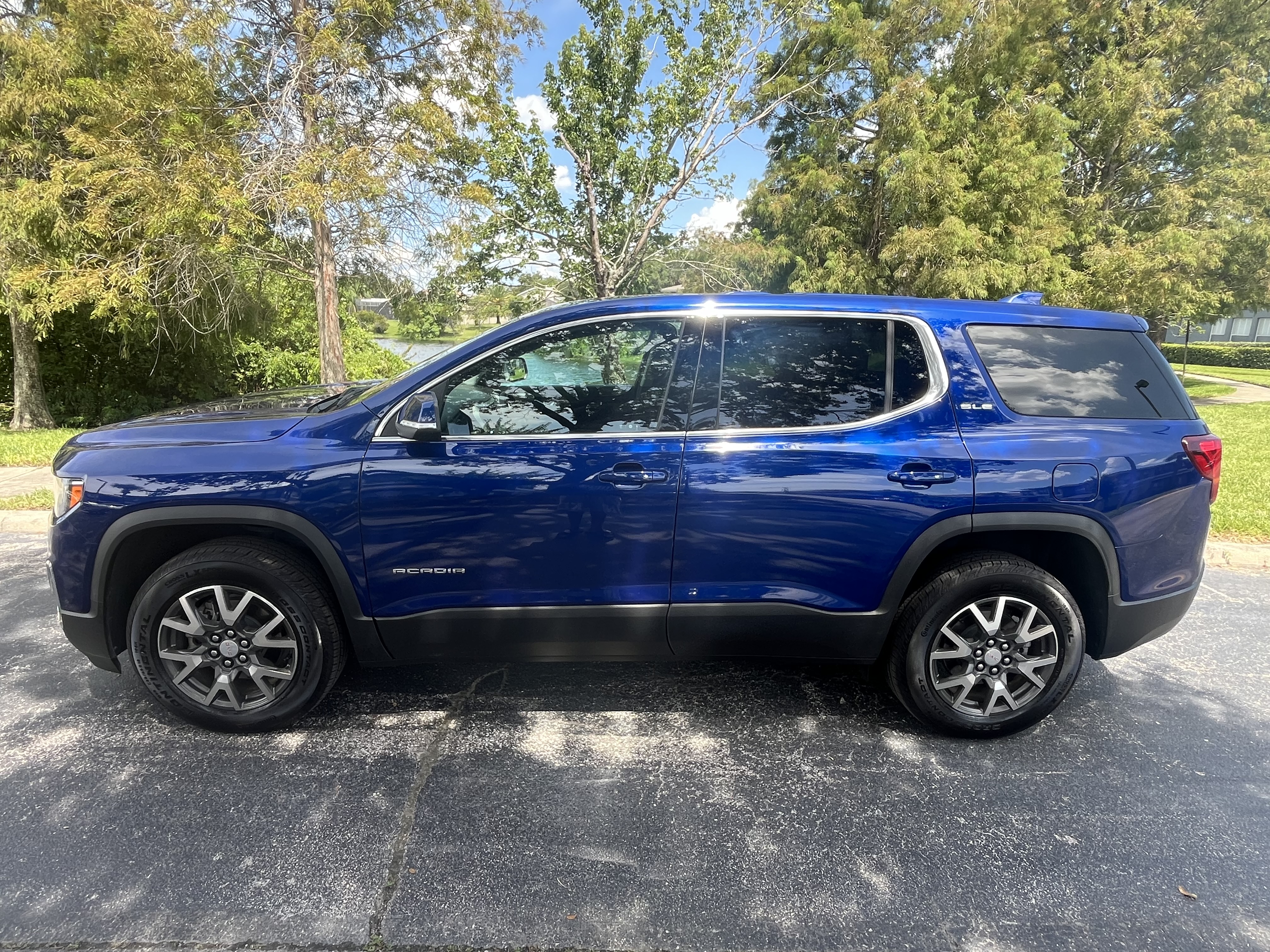 2023 GMC Acadia SLE